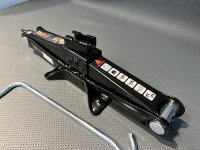 T10152 Домкрат ромбовидный механический (1,5т)
